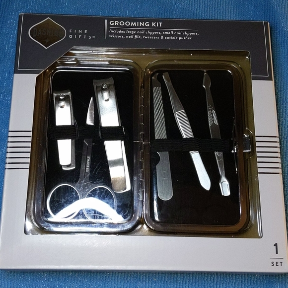 Grooming Kit - Picture 1 of 8